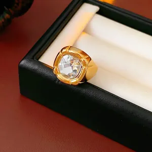 Anello largo placcato oro stile vintage con grande zircone trasparente rotondo brillante