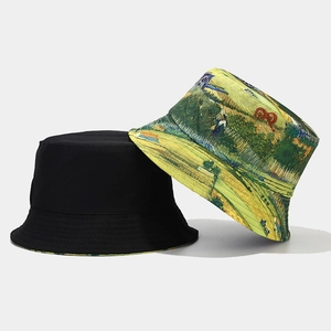 Omkeerbare vissershoed met impressionistische olieverfprint en zwarte zijde.