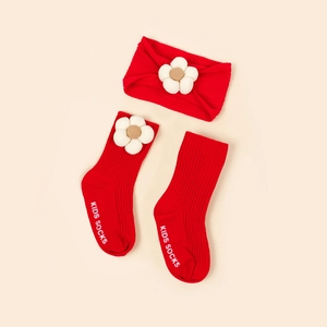 Ensemble chaussettes et bandeau en maille jacquard rouge pour bébé avec fleurs 3D
