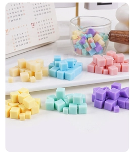 Macro-opname van kleurrijke PVC suikerklontjes van hars voor DIY en miniatuurgebakjes