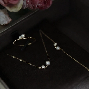 Elegant 18K gold S925 silver jewelry set with pearls and zircons in a brown gift box