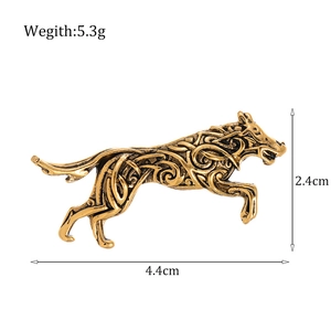 Vintage bronze wolf head brooch in Celtic style for men suits with dimensions of 4.4cm by 2.4cm