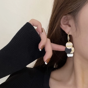 Elegant retro S925 silver needle drop earrings with gold and black circular tassels