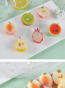 Mini-PVC-Fruchtanhänger mit Metallringen für DIY Schlüsselanhänger und Schmuckstücken
