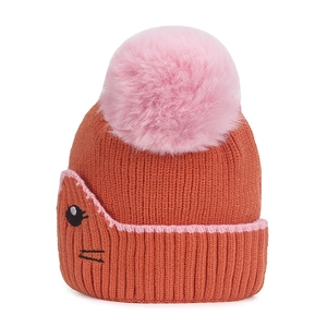Bonnet tricoté orange pour enfants avec pompon rose moelleux et broderie mignonne