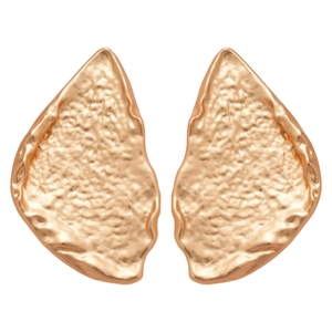 Minimalist gold triangle hoop earrings with hammer texture and pleated metallic design