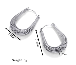 Detailed size measurement of silver twisted spring hoop earrings with 5g weight