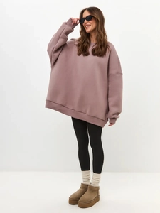 Oversized mauve crewneck sweatshirt with ribbed cuffs and drop shoulder detail