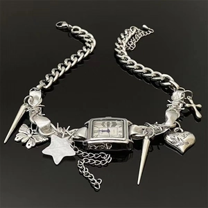Collana con orologio argento Y2K con pendenti a stella e farfalla in stile punk