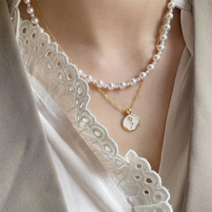 Elegant French vintage double-layer necklace with white pearls and gold rose pendant