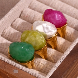 Retro 18K gold plated stainless steel rings with irregular acrylic stones in a jewelry box