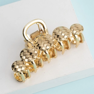 Pinza per capelli dorata 7,5cm in metallo con trama intrecciata e dettagli rotondi