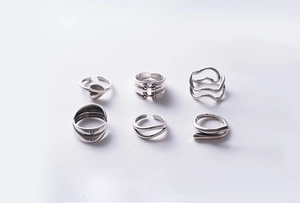 Detailed view of a 6-piece silver vintage ring set featuring heart and punk designs