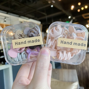 Mini pinzas para el cabello coloridas hechas a mano en caja transparente de mujer