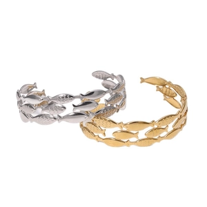Bracciali aperti in acciaio inossidabile placcato oro 18k con motivo a pesci traforati