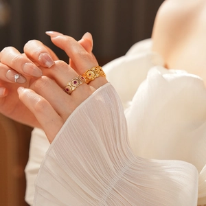 Anelli aperti placcati in oro 18k con zirconi rossi e design floreale stile vintage