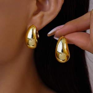Chic high-polished golden teardrop earrings for women with a minimalist waterdrop design