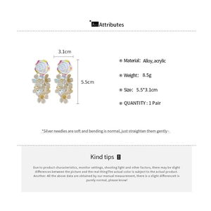 Detailed specs of acrylic flower tassel earrings with dimensions 5.5cm by 3.1cm
