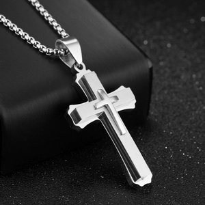 Collier avec pendentif croix triple couche en acier inoxydable argenté pour homme