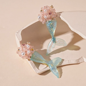Fermagli per capelli a coda di sirena con perle rosa e scaglie di resina sfumata