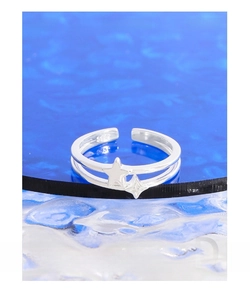 Detailed close-up showing S925 sterling silver double-layer ring with sparkling zircon star