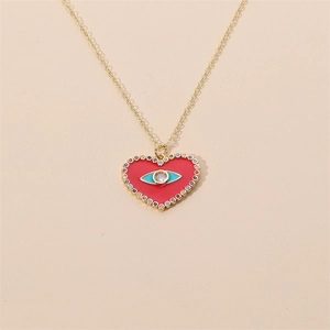 Collier plaqué or avec pendentif cœur en émail rouge et incrustation d'œil maléfique