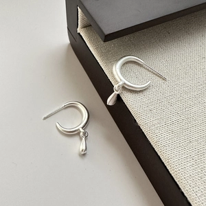 Minimalist S925 sterling silver C-shaped hoop earrings with matte water drop pendants