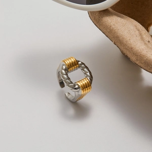 Bague ouverte bicolore en acier inoxydable or 18K et argent avec design torsadé