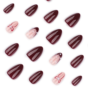 Faux ongles amande bordeaux brillants avec perles blanches et nœuds rouges