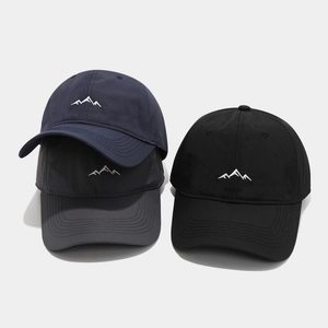 Cappelli da baseball a secco rapido con ricamo montagna in blu, grigio e nero