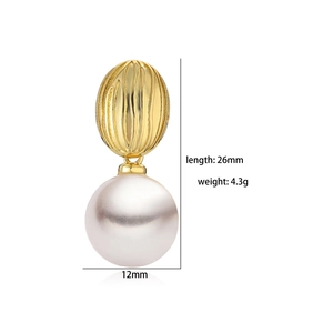 Detailansicht der 18k Goldohrringe mit 26mm Länge und 12mm Perlendurchmesser-Maßen
