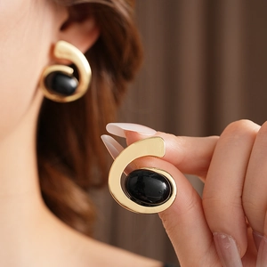 Vintage style geometric oval black stone earrings with gold-toned C-shape metal frame