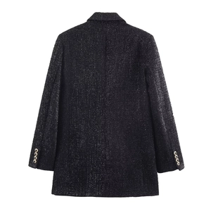 Rückansicht eines schwarzen Tweed-Blazers mit Langarm und Goldknöpfen auf weißem Grund