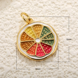 Dimensioni dettagliate di 18x16mm per ciondoli a fetta di frutta smaltata con bordo oro