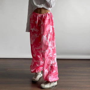 Pantaloni cargo paracadute in nylon mimetico rosa da donna con coulisse regolabile in vita