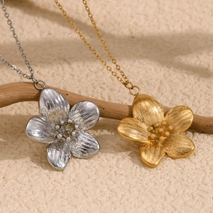 Colliers avec pendentifs fleurs en acier inoxydable plaqué or 18 carats et argenté, chic rétro