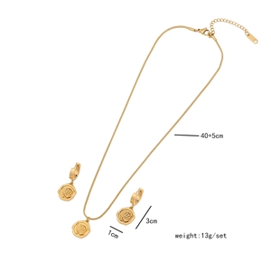 Detailed view of rose pendant necklace and earrings set with measurements 40+5cm 13g
