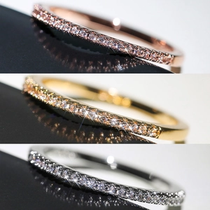 Bagues minimalistes en or rose, or et argent serties de micro-oxydes de zirconium