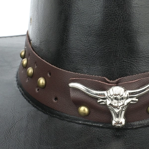 Chapeau de cowboy western noir en similicuir avec rivets en bronze et tête de taureau argentée