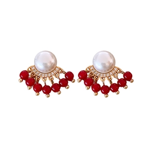 Gold-plated fan-shaped earrings with pearls and red tassel beads in vintage French style