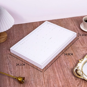Detailed macro view showing the dimensions 34.9 x 24.1 x 3.1 cm of the white jewelry tray