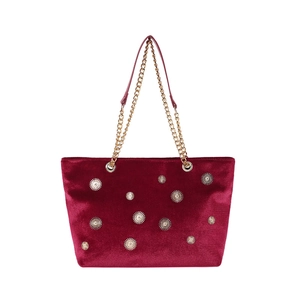 Sac fourre-tout en velours rouge avec ornements soleil en métal et chaînes dorées