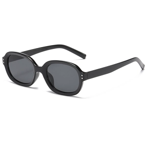 Retro Oval Sunglasses Women PC Frame UV400 Protection Vintage Small Frame Eyewear With Metal Stud Accents Fashion Sun Glasses