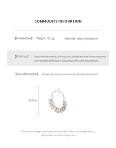 Détail du collier à franges en strass avec spécifications poids 67,1 g et longueur 49,5 cm