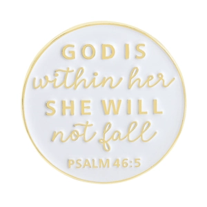 Broche ronde émaillée blanche avec citation biblique 'God is within her' en métal doré