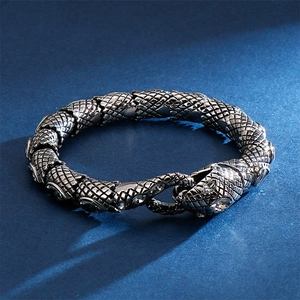 Herren Armband aus Edelstahl in Schlangenform mit weißen Zirkonia und Schuppenstruktur