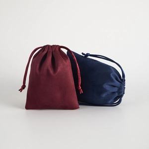 Samt Kordelzug Schmuckbeutel Detail, weiches Flanell Material für kleine Accessoires.