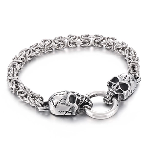 Herren Punk Edelstahl Byzantiner Armband mit Totenköpfen und rundem Federverschluss