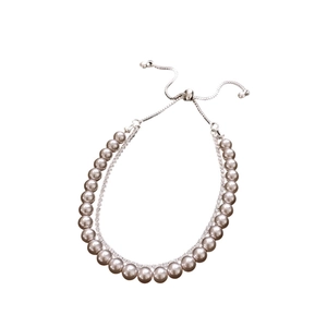 Bracelet élégant en perles avec fleur en zircon et chaîne argentée ajustable