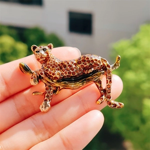Elegant gold leopard brooch with detailed enamel cheetah spots and a vivid animal design